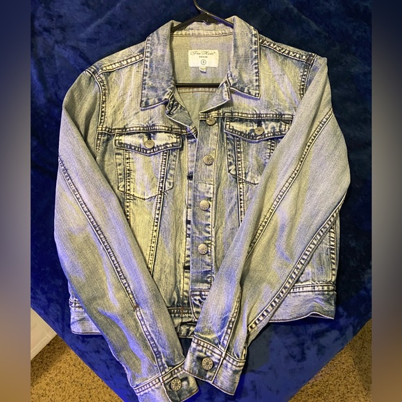 Free Heart cropped denim jacket- size small - Picture 2 of 6